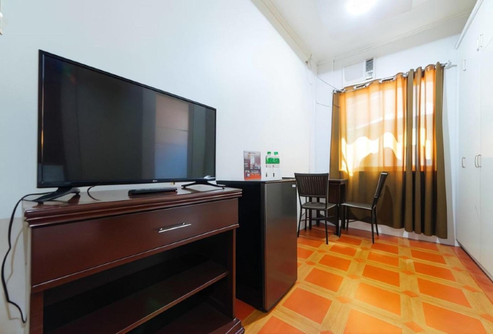 Reddoorz Near Walking Street Angeles City Exterior photo